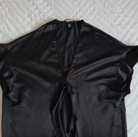 VICTORIA'S SECRET ☆ SATIN ROBE - NWT - Picture 4 of 6